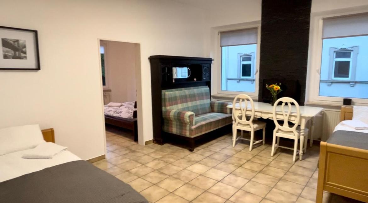 Nostalgie Apartment - 3 Zimmer, 5 Betten, 7 Personen, Kontaktloses Einchecken, Netflix Wuppertal Exterior foto