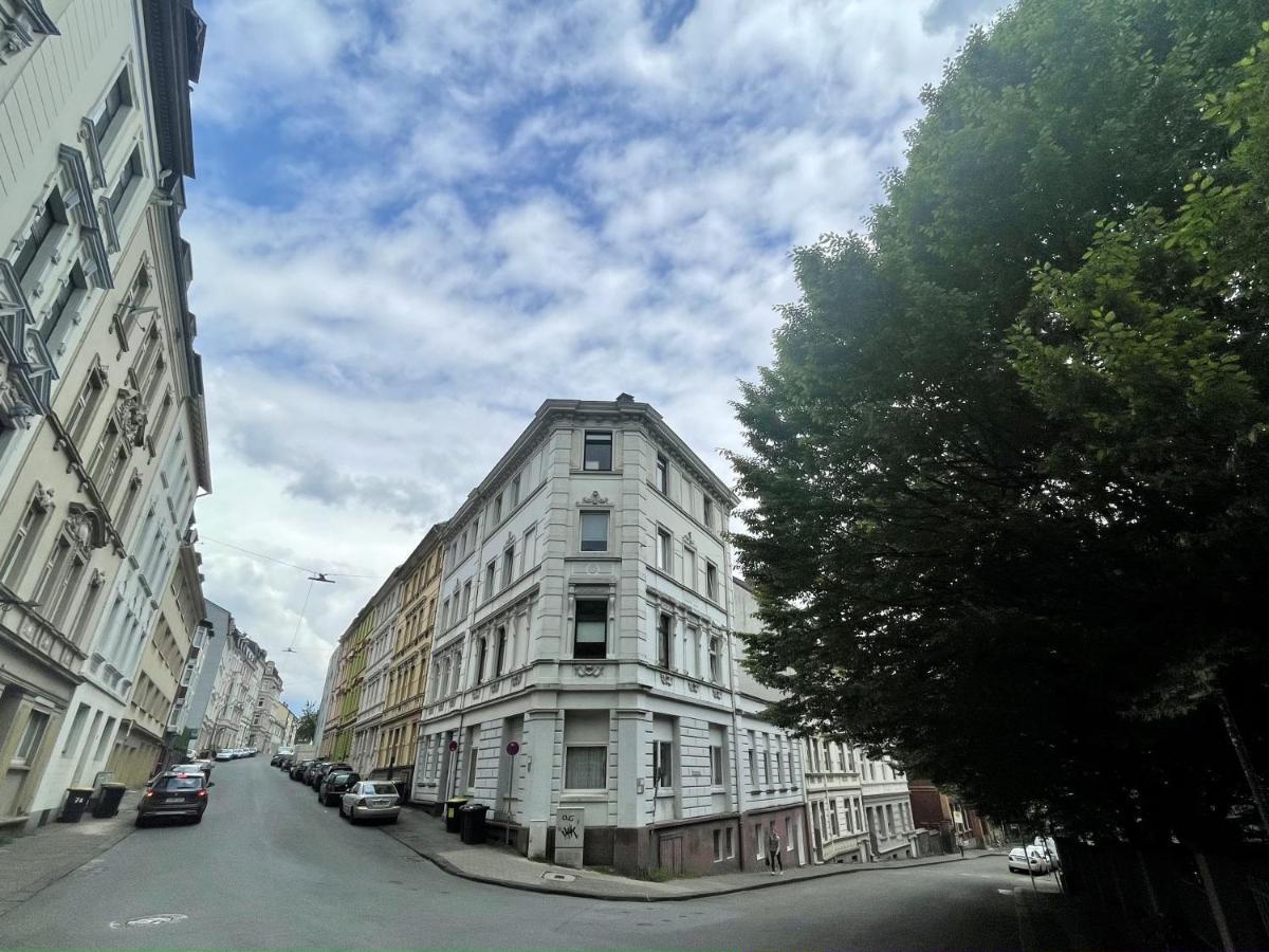 Nostalgie Apartment - 3 Zimmer, 5 Betten, 7 Personen, Kontaktloses Einchecken, Netflix Wuppertal Exterior foto